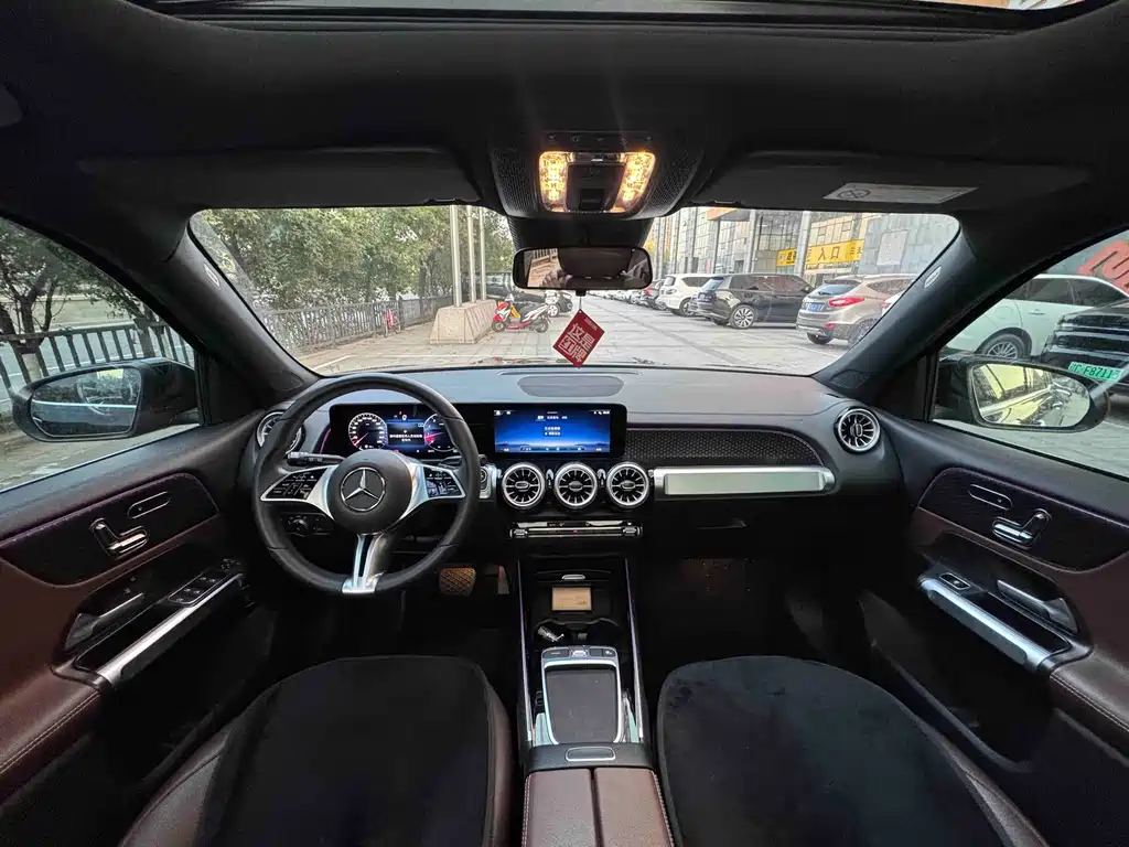 Mercedes-Benz GLB — миниатюра 8