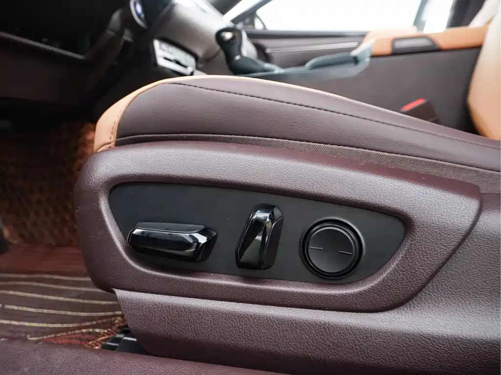 Lexus ES — миниатюра 12