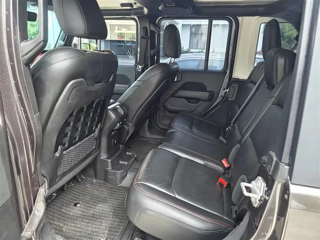 Jeep Wrangler - фото 4