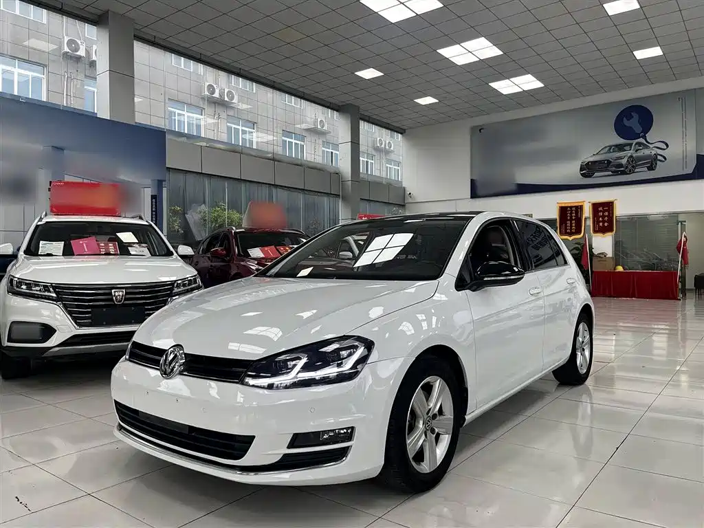 VOLKSWAGEN GOLF