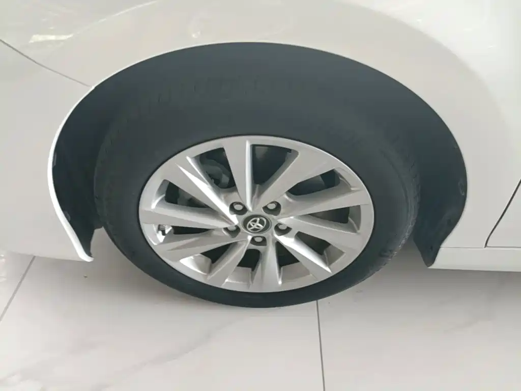 Toyota Camry — миниатюра 23