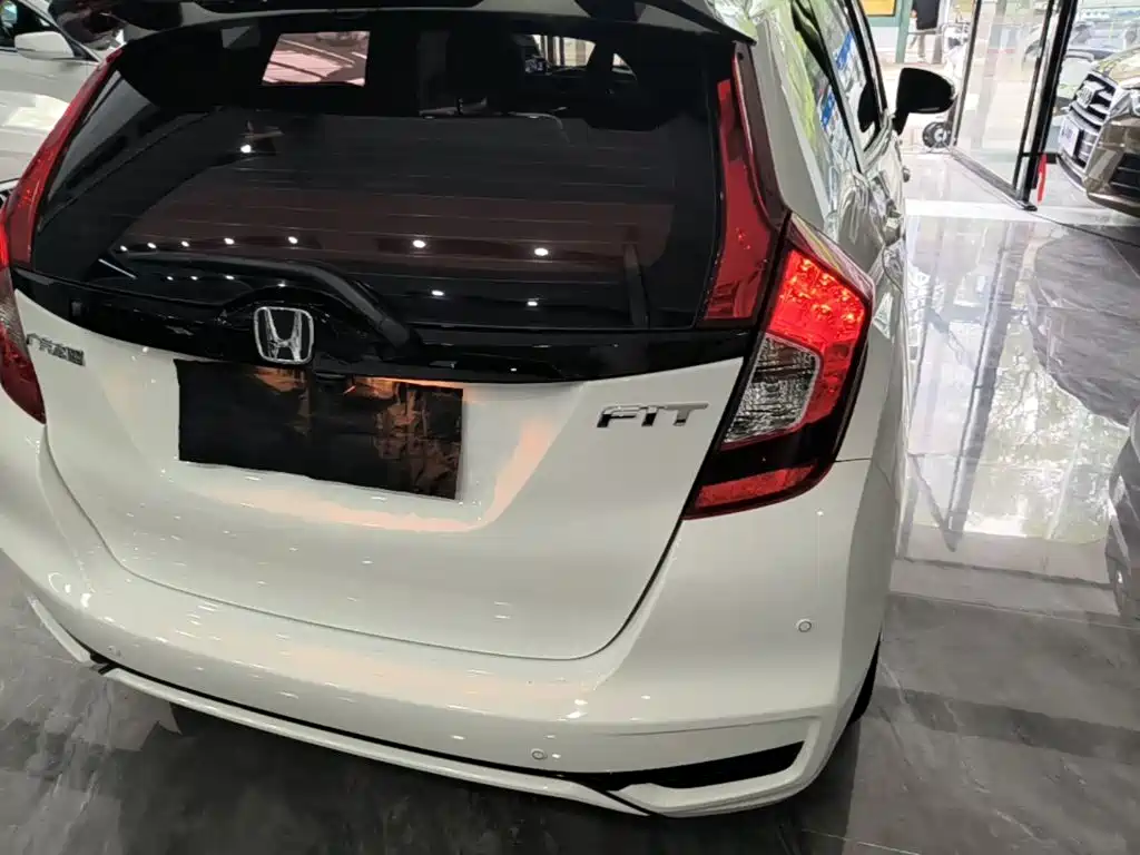 Honda Fit — миниатюра 8