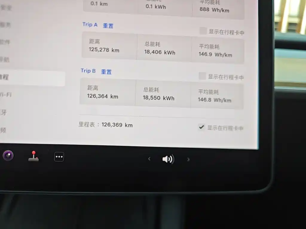 Tesla Model Y — миниатюра 12