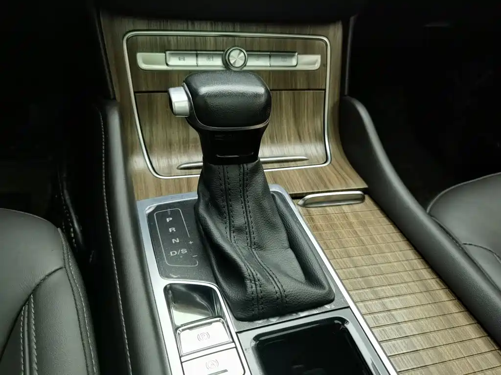 Roewe RX8 — миниатюра 13