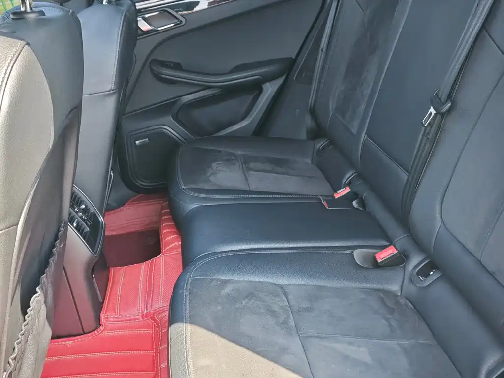 Porsche Macan — миниатюра 8