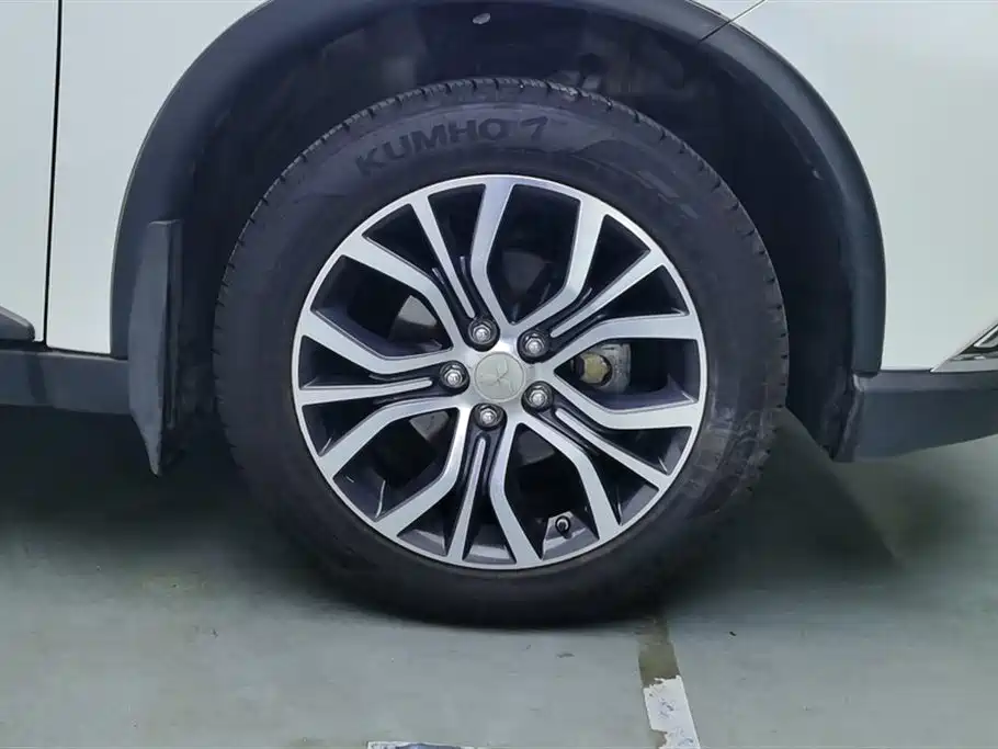 Mitsubishi Outlander 2018 2.0L 7 мест