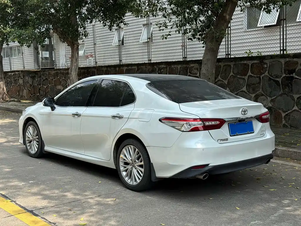 Toyota Camry — миниатюра 5