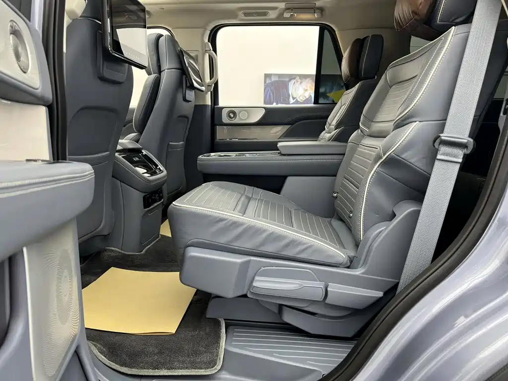 Lincoln Navigator — миниатюра 41