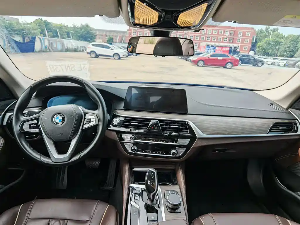 BMW 5 Series New Energy — миниатюра 4