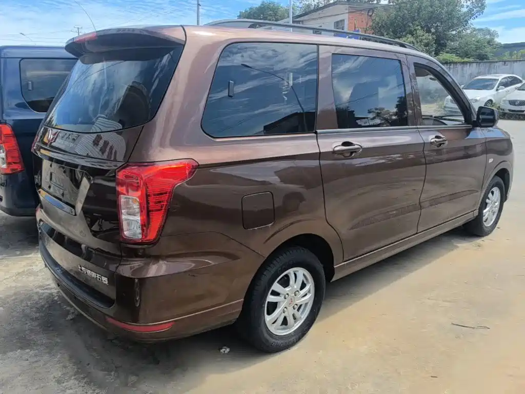 Wuling Hongguang — миниатюра 7