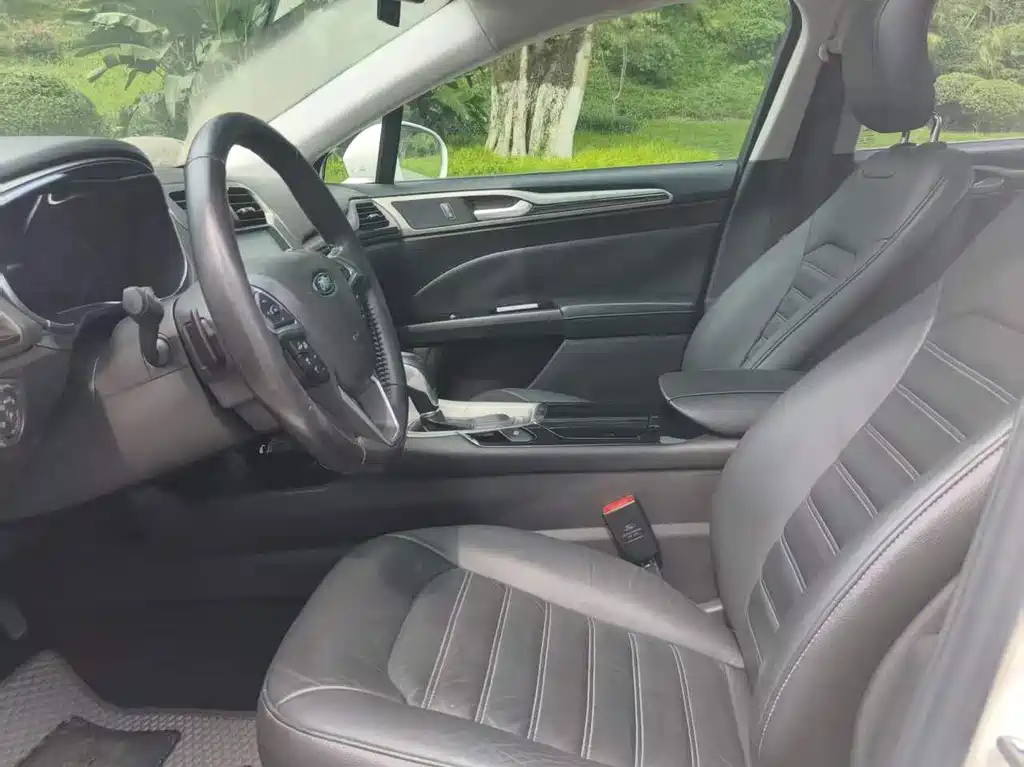 Ford Mondeo — миниатюра 7