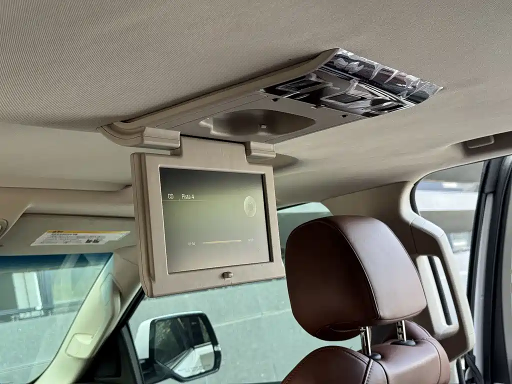 Cadillac Escalade — миниатюра 14