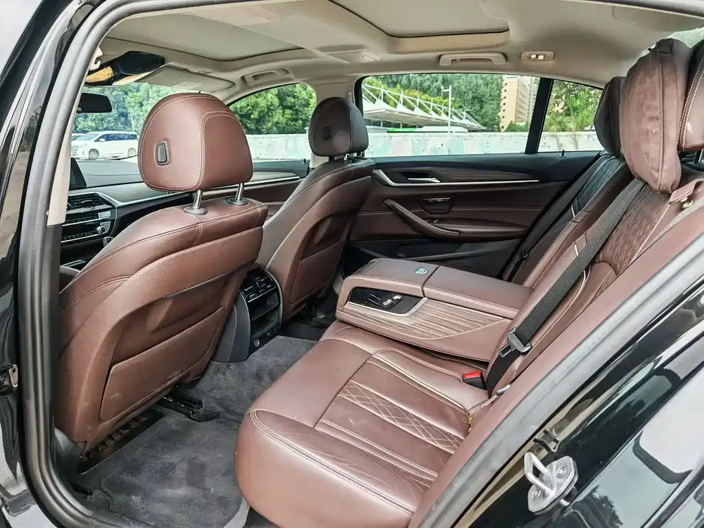 BMW 5 Series New Energy — миниатюра 6