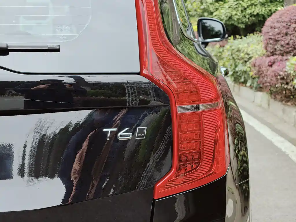 Volvo XC90 2018 T5 5 мест