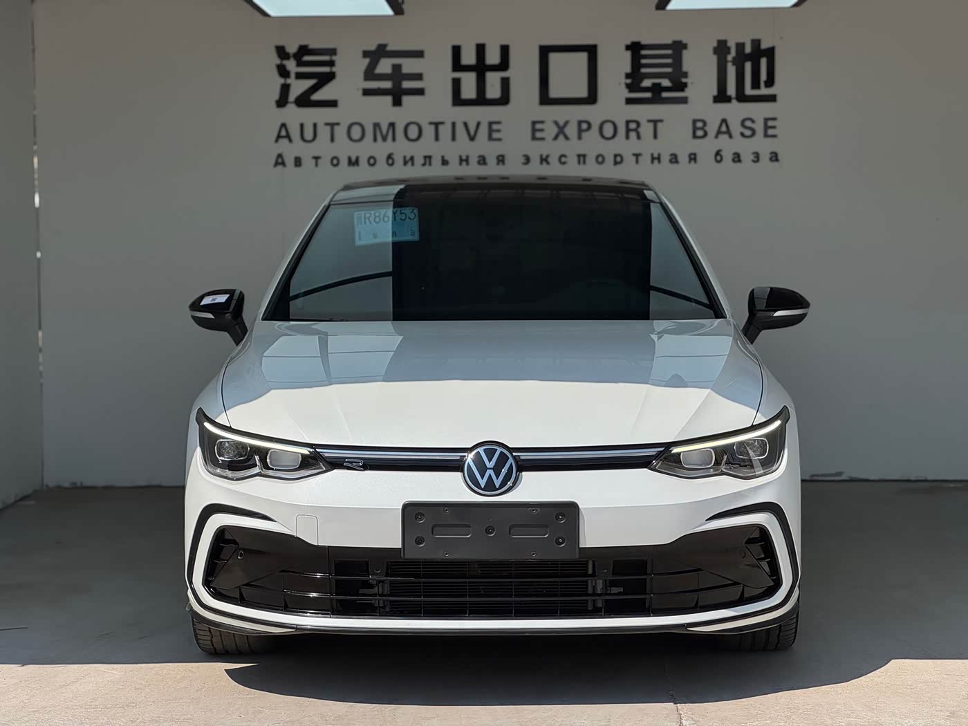 Volkswagen Golf 1.4 л 2023 г. Белый, пробег 24600 км
