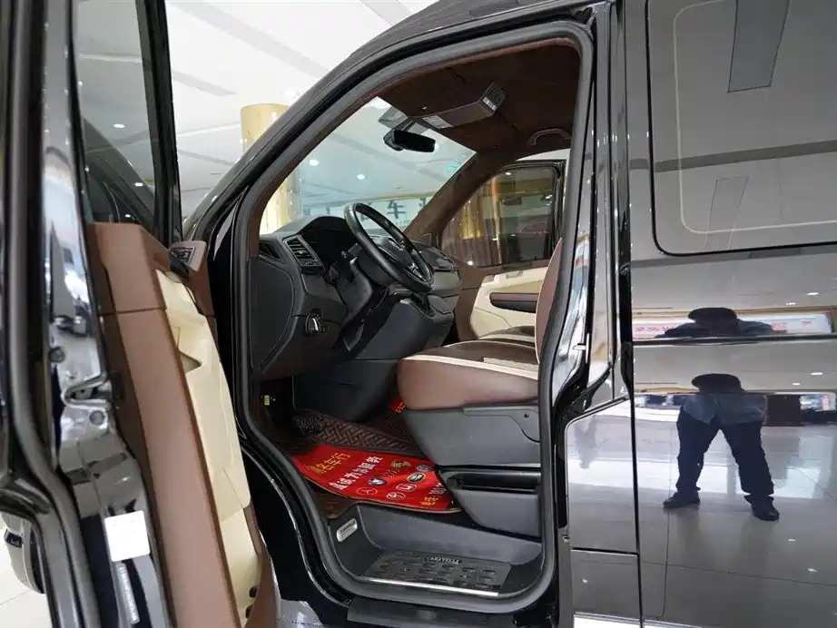 Volkswagen Caravelle 2019 2.0TSI Luxury 7 мест