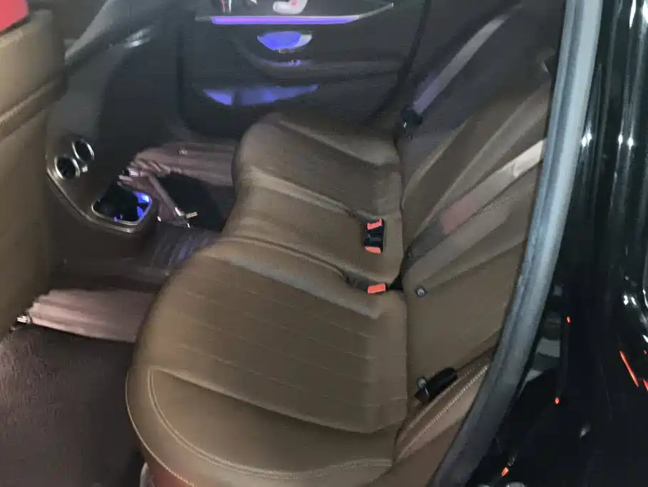 Mercedes-Benz E-Class — миниатюра 11