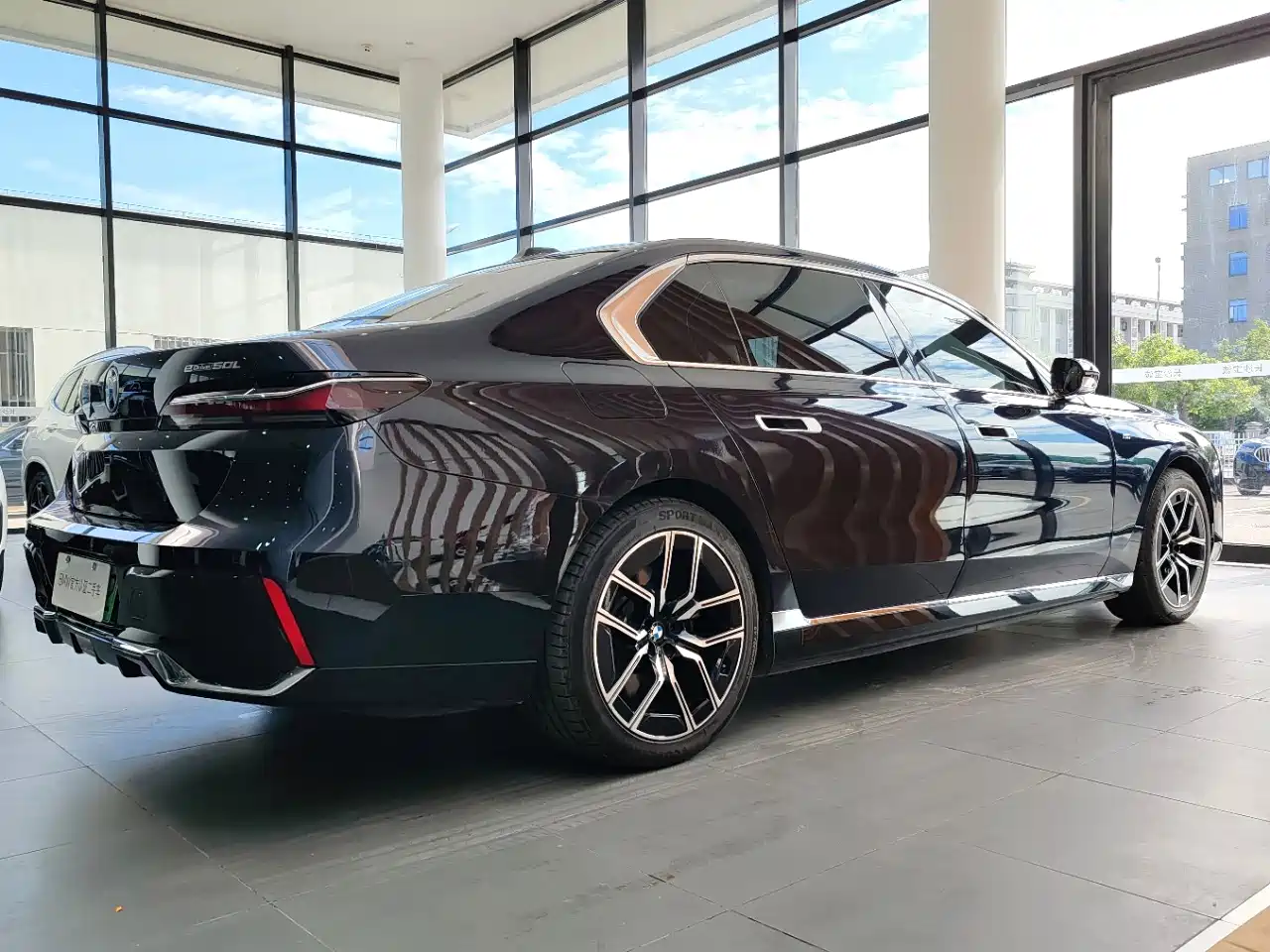BMW i7 2023 Черный из Китая, фото 5