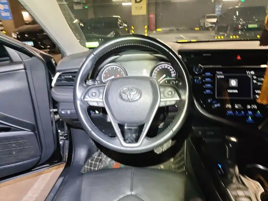 Toyota Camry — миниатюра 3