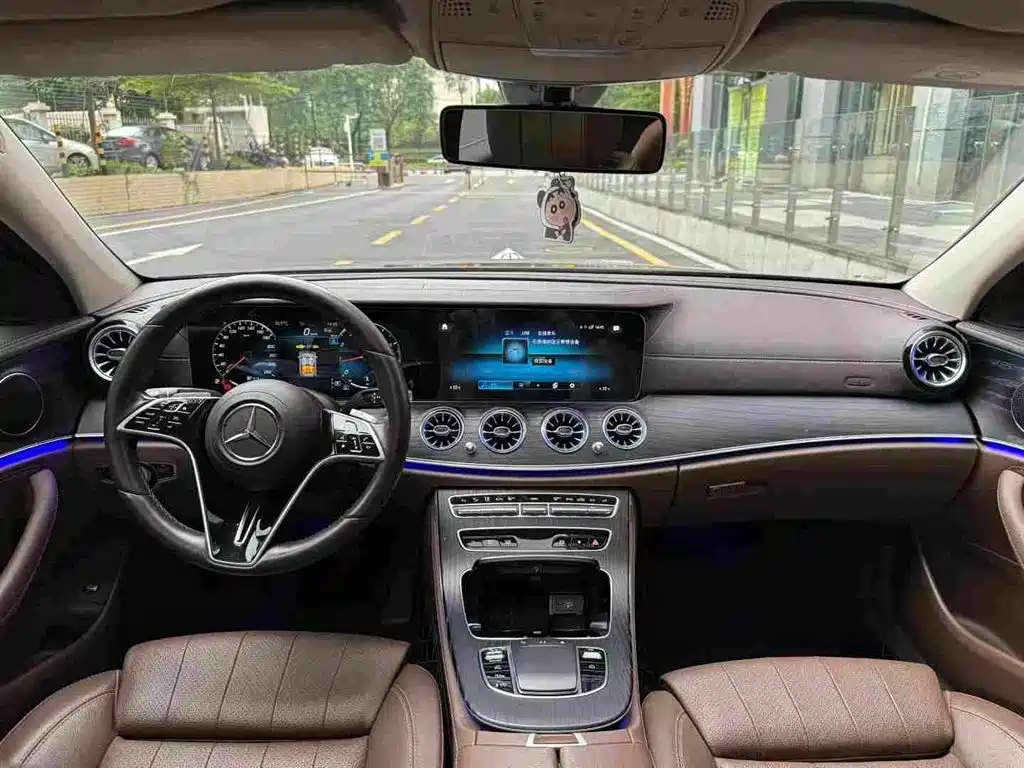 Mercedes-Benz E-Class — миниатюра 7