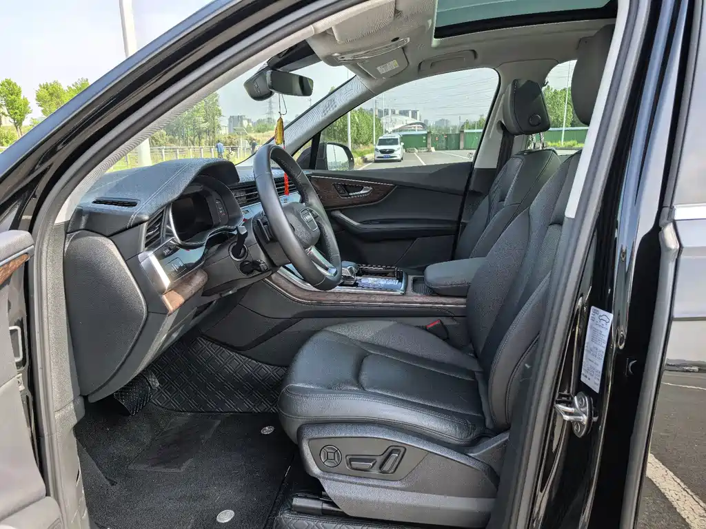 Audi Q7 — миниатюра 5