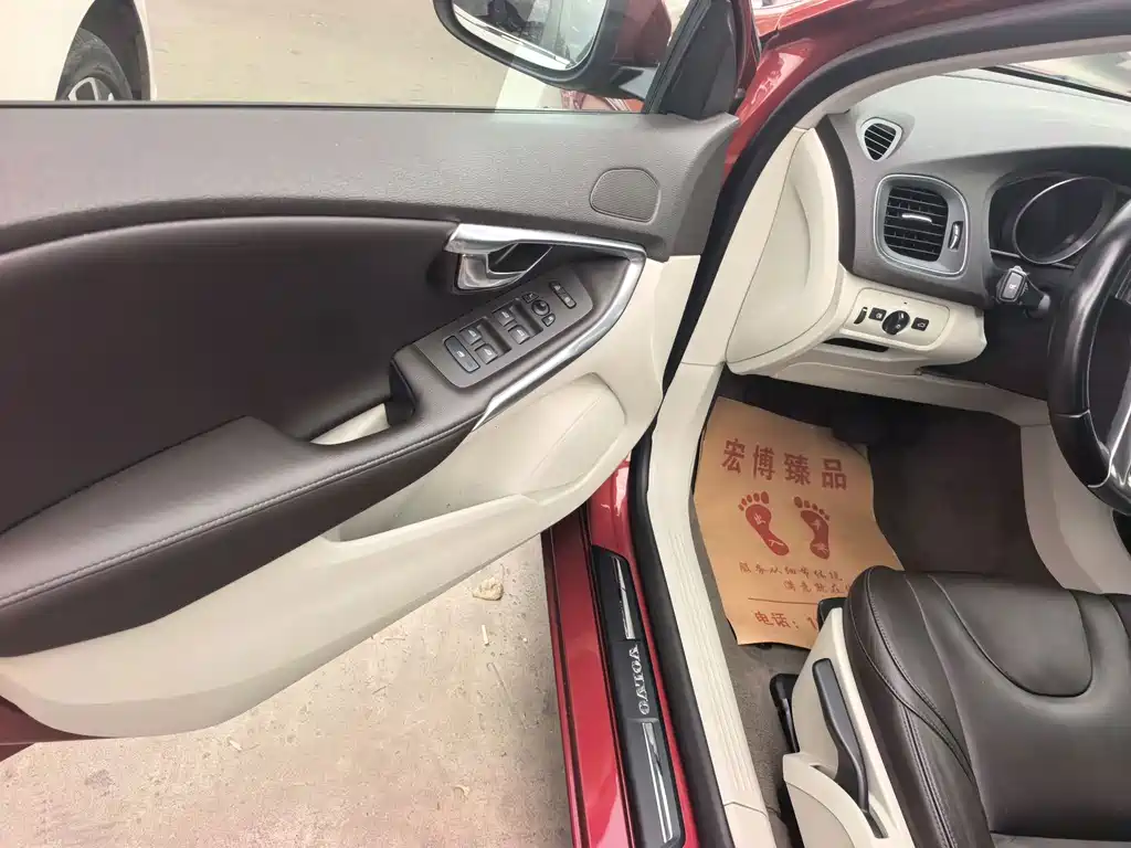 Volvo V40 — миниатюра 6