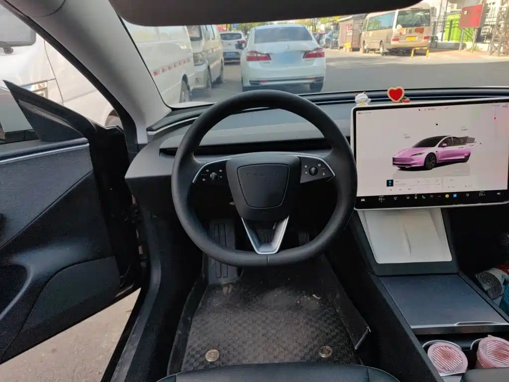 Tesla Model 3 — миниатюра 11