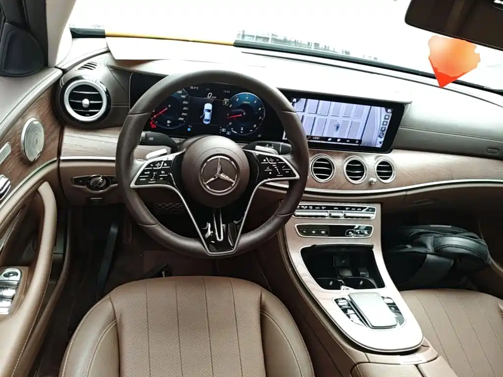 Mercedes-Benz E-Class — миниатюра 11