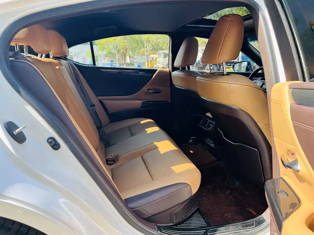 Lexus ES — миниатюра 10