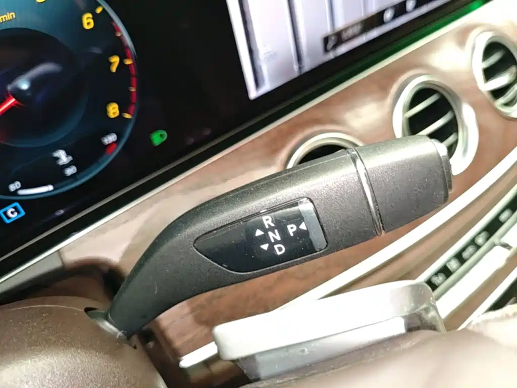 Mercedes-Benz E-Class — миниатюра 14