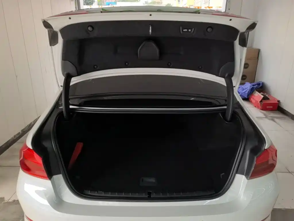 BMW 5 Series New Energy — миниатюра 19