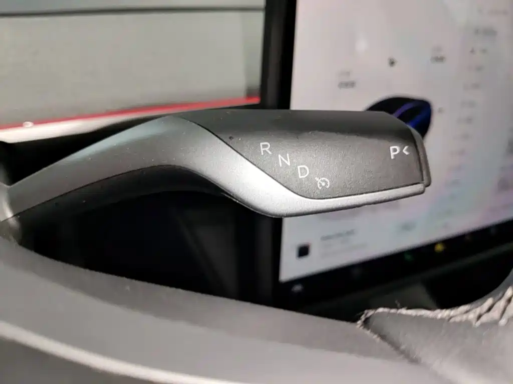 Tesla Model Y — миниатюра 14