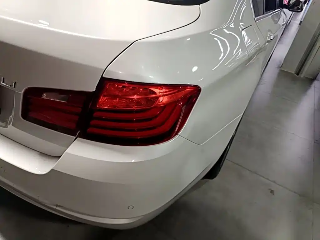 BMW 5 Series — миниатюра 8