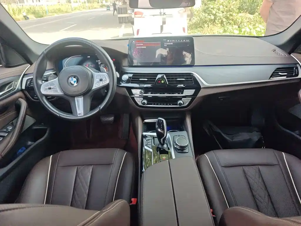 BMW 5 Series — миниатюра 13