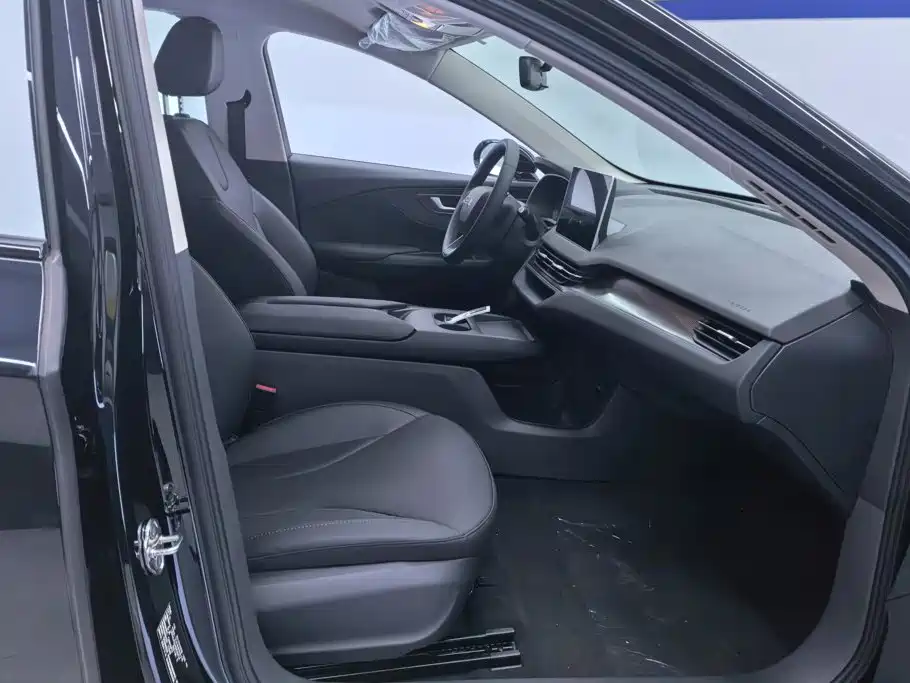 Hongqi Hongqi E-QM5 — миниатюра 8