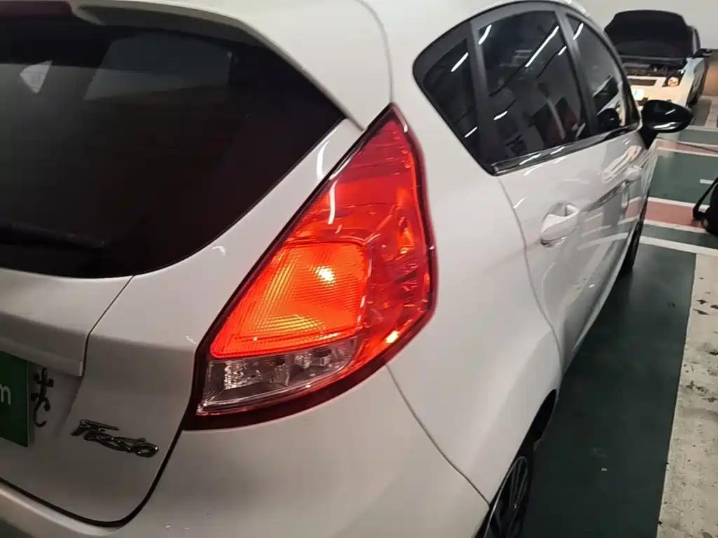 Ford Fiesta — миниатюра 8