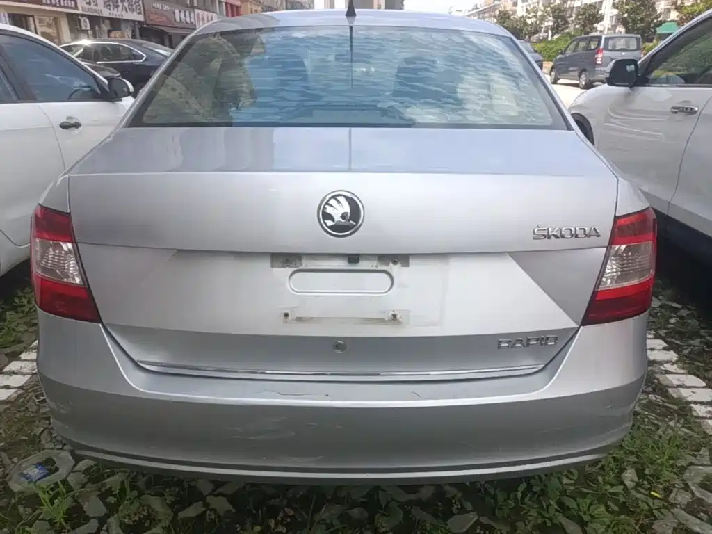 Skoda Rapid — миниатюра 6