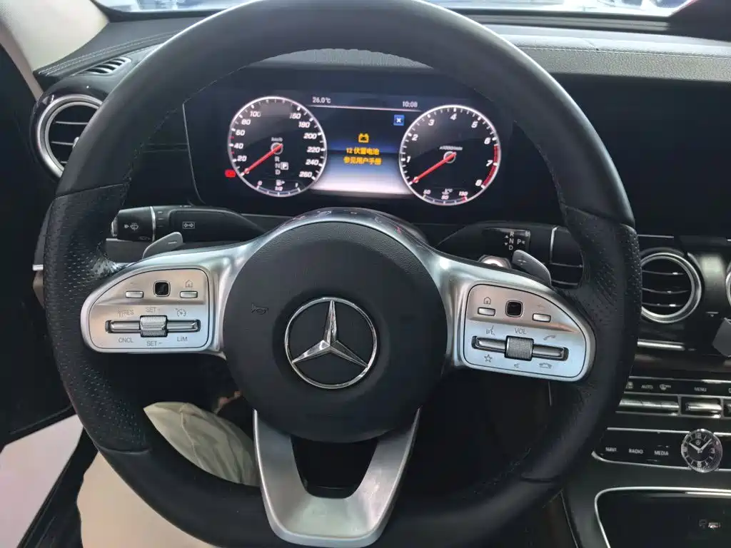 Mercedes-Benz E-Class — миниатюра 3