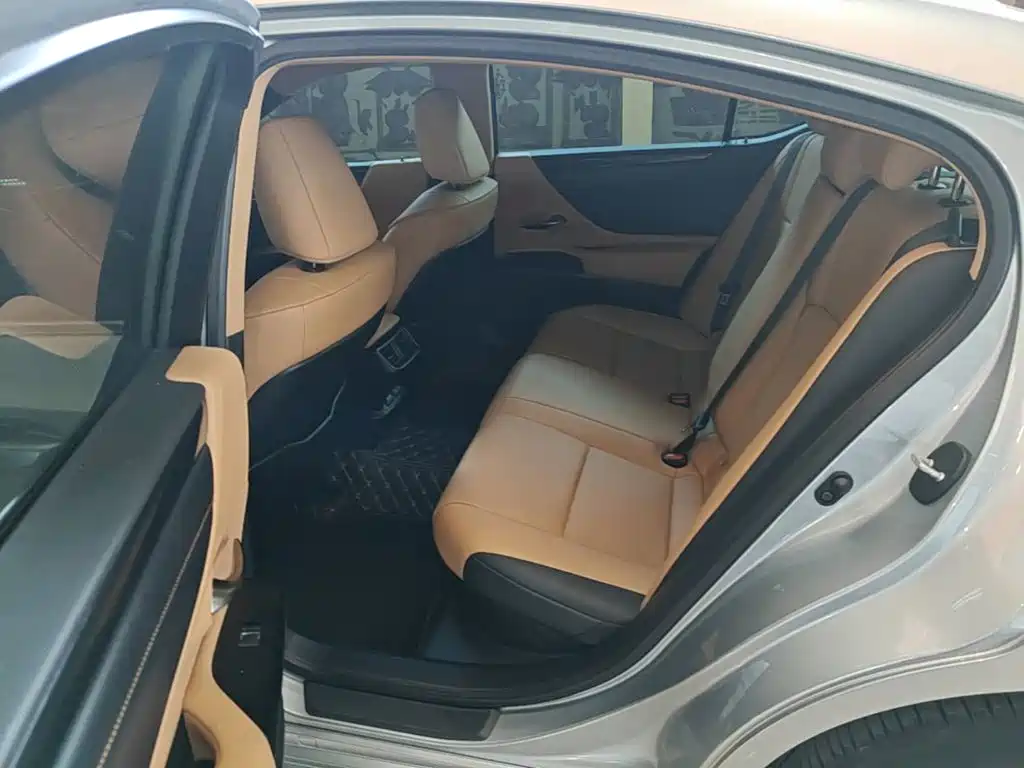 Lexus ES — миниатюра 17