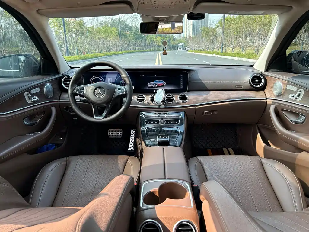 Mercedes-Benz E-Class — миниатюра 15