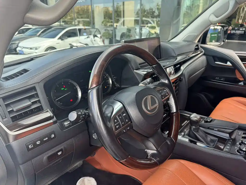 Lexus LX — миниатюра 12
