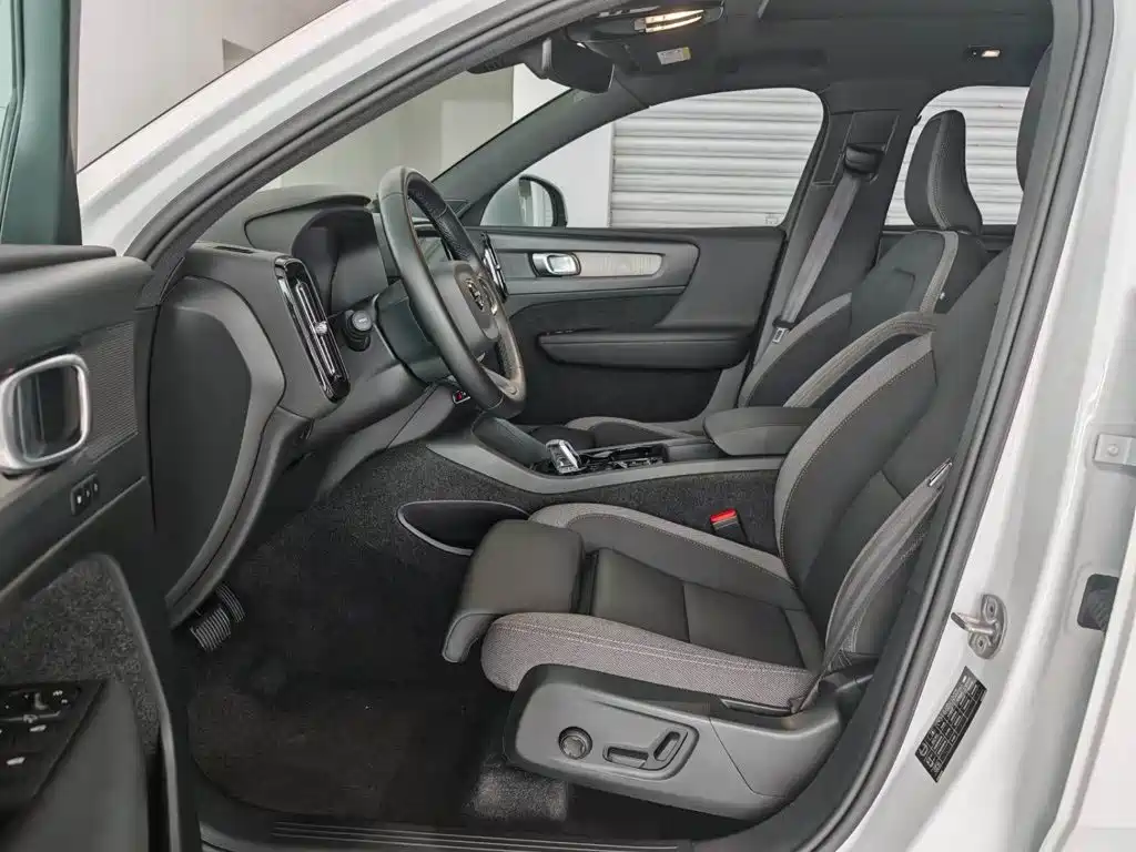 Volvo XC40 — миниатюра 8