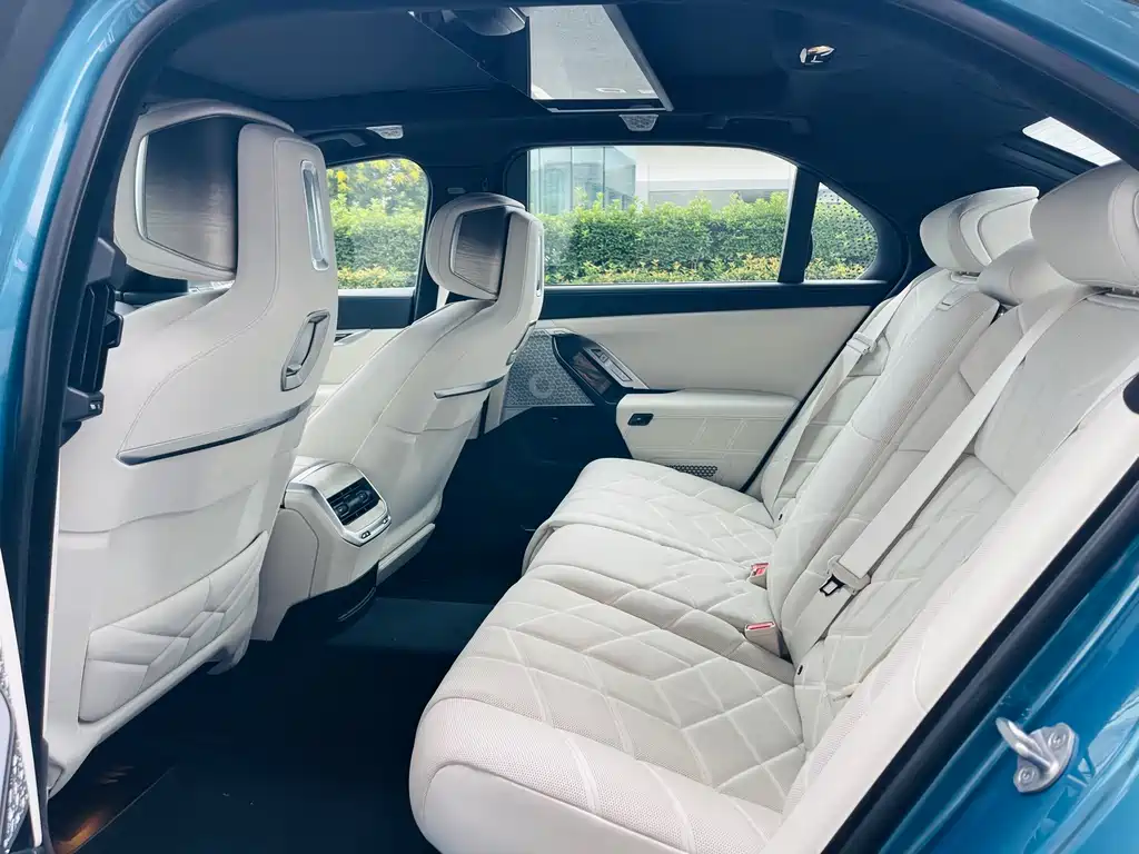 BMW i7 — миниатюра 7