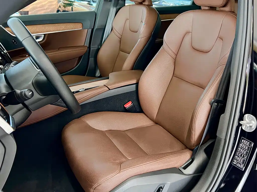 Volvo S90 2025 B5 Luxury