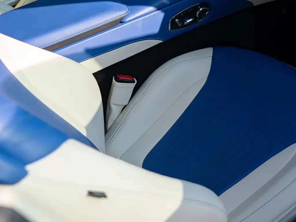 Aston Martin DB11 4.0T V8 Volante, фото 18