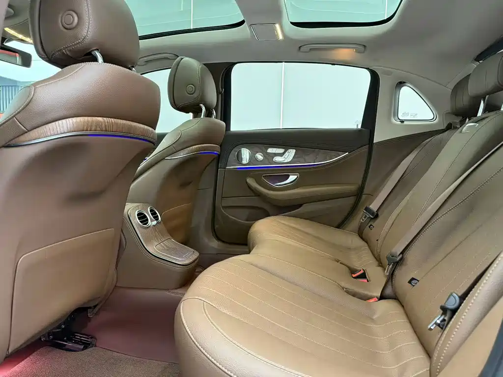 Mercedes-Benz E-Class — миниатюра 6