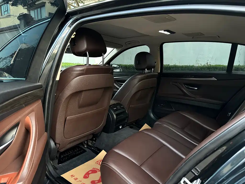 BMW 5 Series — миниатюра 6