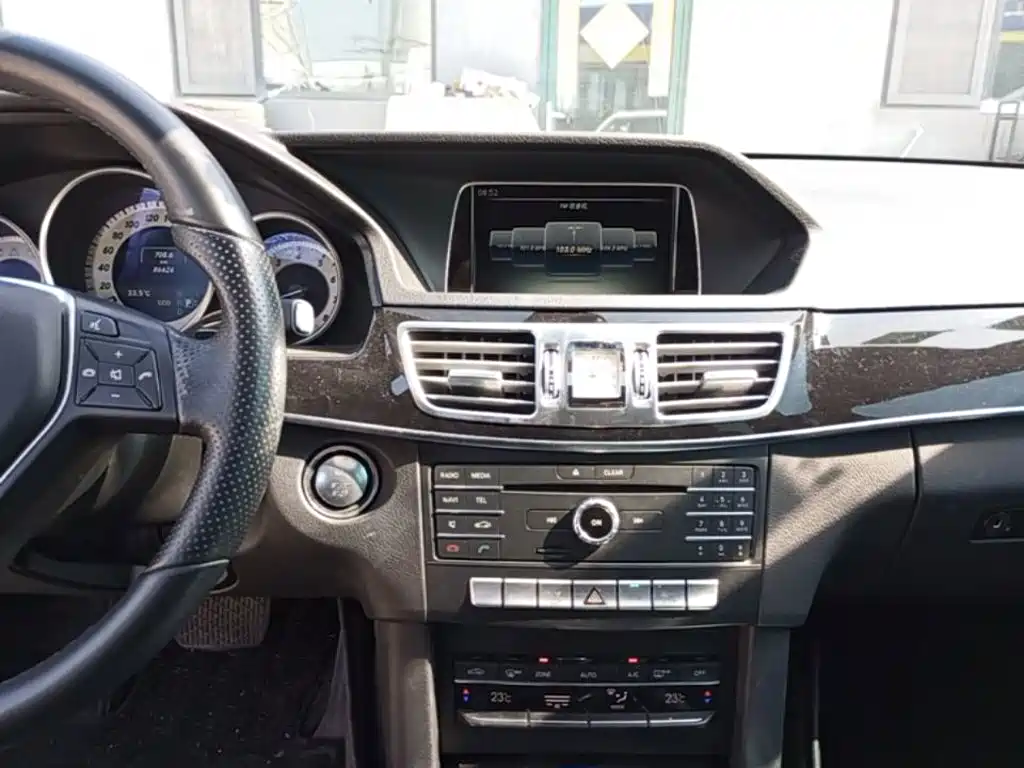 Mercedes-Benz E-Class — миниатюра 13