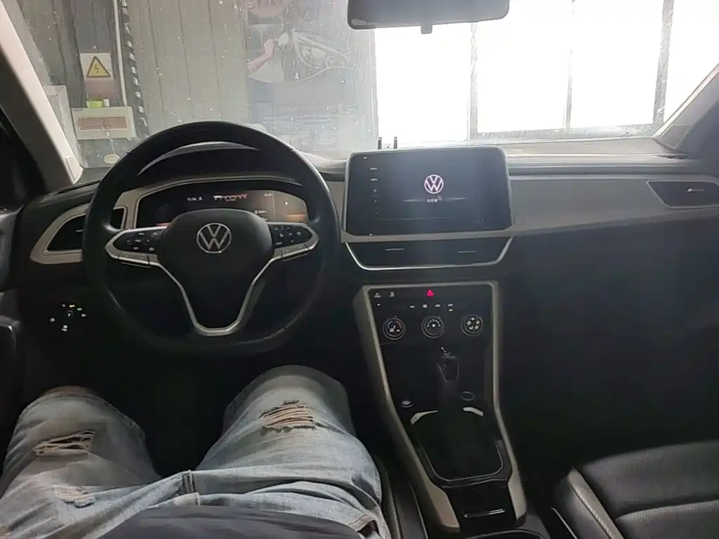 Volkswagen T-Roc — миниатюра 10