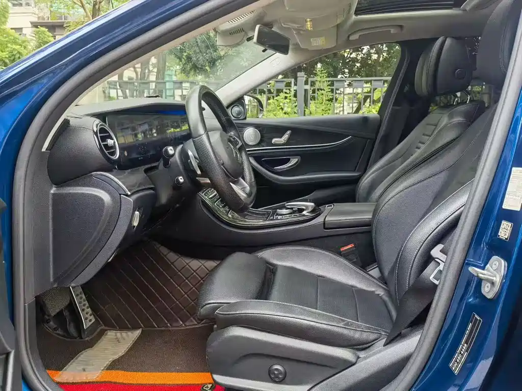 Mercedes-Benz E-Class — миниатюра 9
